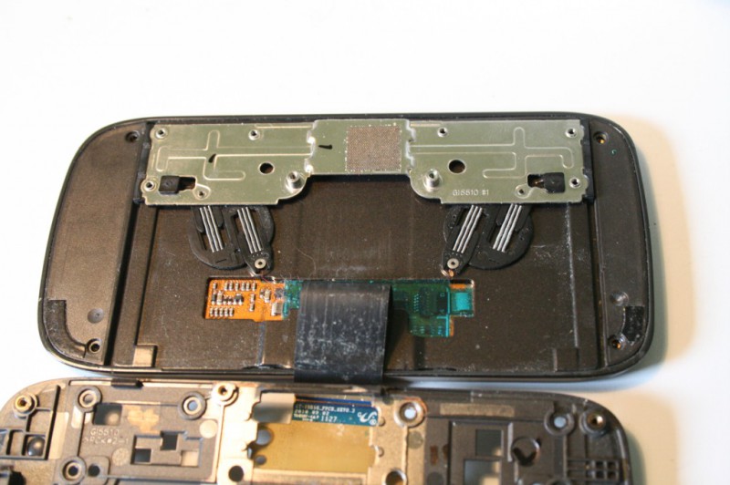 Samsung 551 nappe flex entre l'écran et la partie centrale