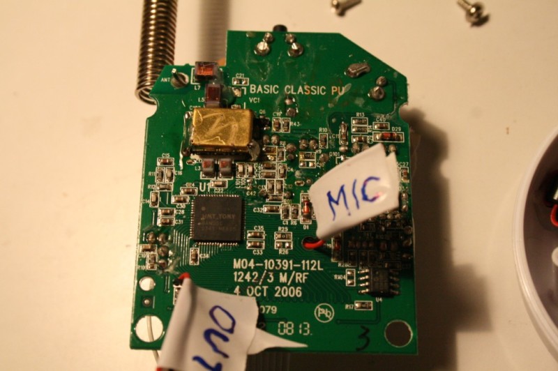 Un micro-controlleur et un composant "protégé"
