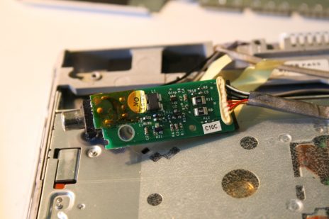 Réparation d’un iBook G4 – alimentation défectueuse